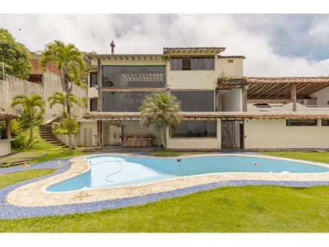 se vende casa en la urb los guayabitos 850m2