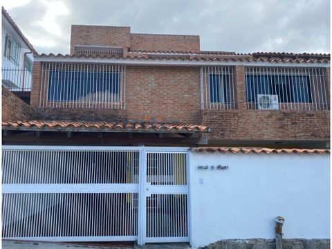 se vende casa ubicada en alto prado consta de 360mts 4h1s4b1s2e