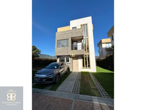 se vende espectacular casa en chia