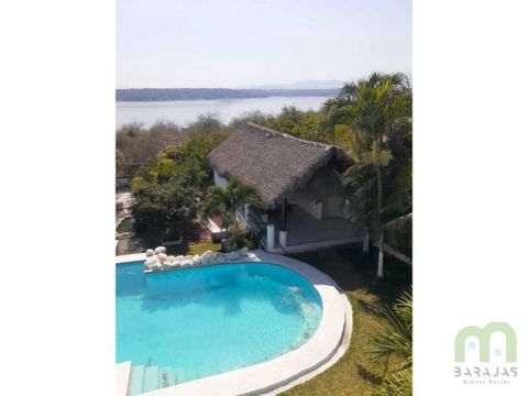 se vende hermosa residencia frente al lago de tequesquitengo