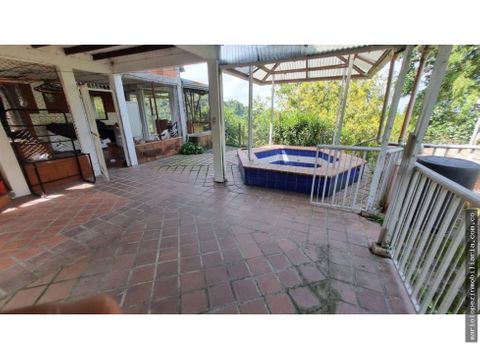 se vende preciosa casa campestre a 10 minutos de manizales