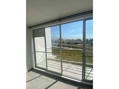 vendo apartamento con balcon sector la pradera