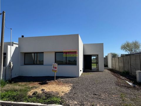 vendo casa a estrenar en caseros entre rios