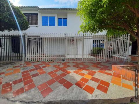 vendo casa amplia barrio las flores