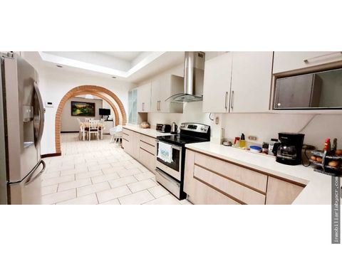 vendo casa de 1 planta en residencial con vigilancia en montes de oca