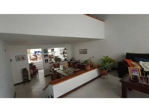 vendo casa esquinera en santa monica la alborada con 2 garajes