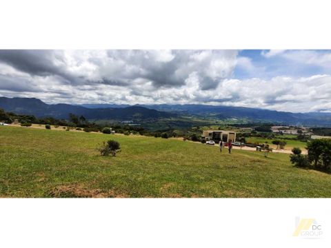 vendo lote con hermosa vista en conjunto