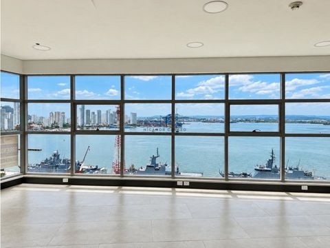 venta oficina moderna con vista bahia en murano trade center