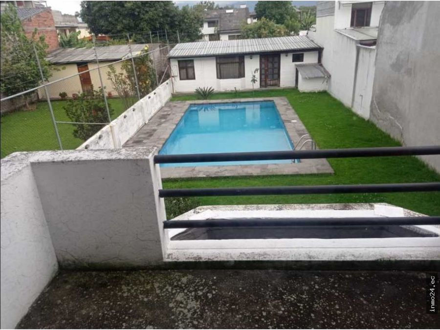 venta casa con piscina urbanizacion valle de los chillos capelo