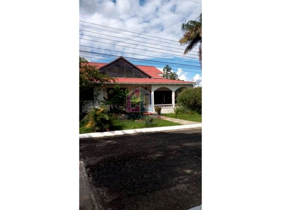 Venta de hermosa casa quinta en Villavicencio / Condominio Piamonte