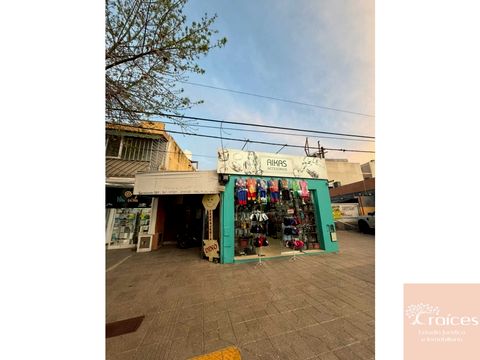 venta en peatonal de carlos paz 2 locales casa