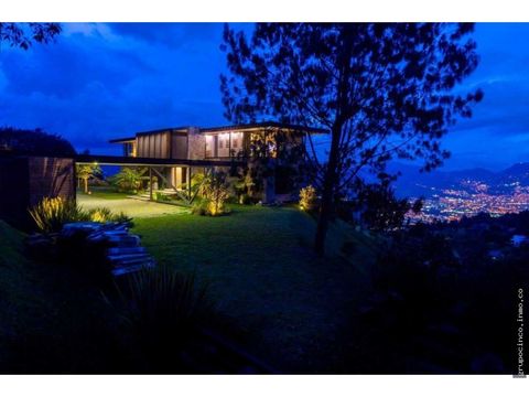 venta espectacular casa moderna en el alto de las palmas