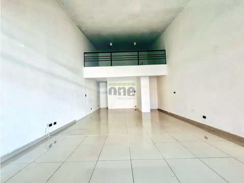 zona 10 local en plaza comercial de 70 mts2