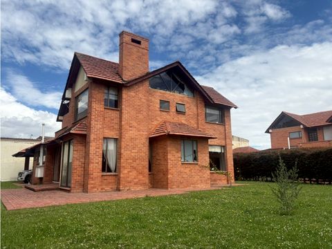 venta amplia casa en conjunto cajica