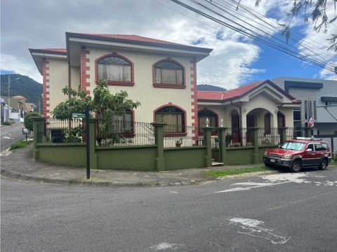 venta de casa con ubicacion centrica zona de tres rios