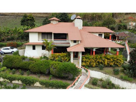 villa a la venta en constanza con vista al valle y a las montanas