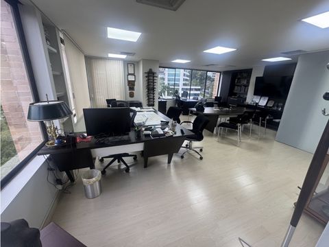 oficina en la milla de oro para venta en piso intermedio dd