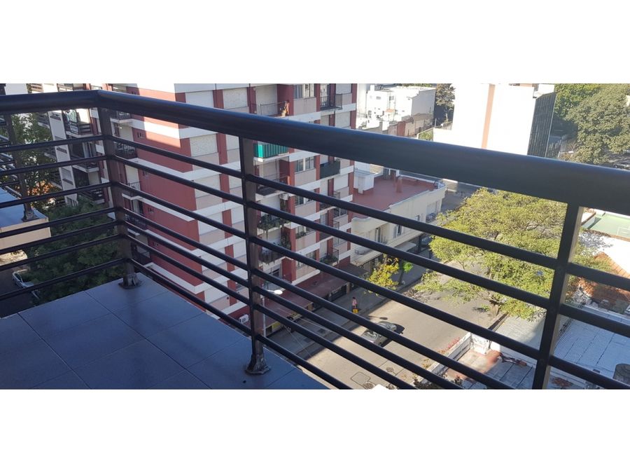 venta ambiente a la calle con balcon saliente de categoria