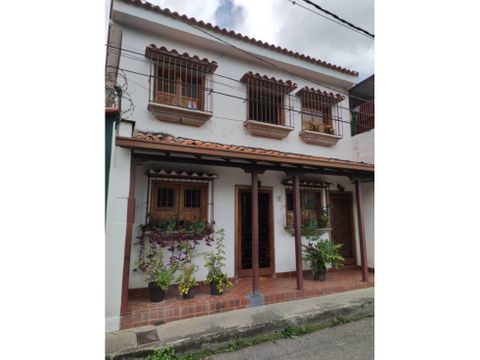 vendo casa de 2 plantas en el pueblo del hatillo