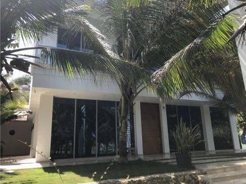 se vende espectacular casa en sabanilla