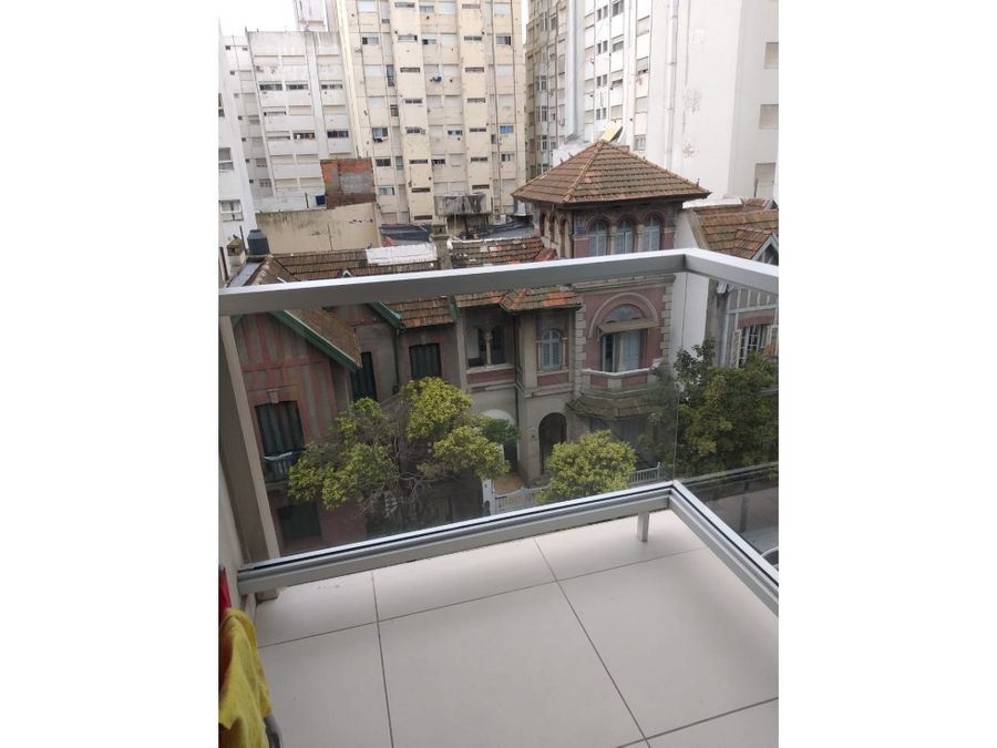dos ambientes amplios a la calle con balcon quincho y terraza comun