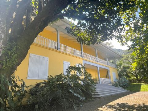 venta de quinta con casa y 5 apartamentos santa ana rio oro