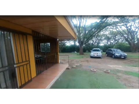 casa con 1 ha de terreno plano en la guacima