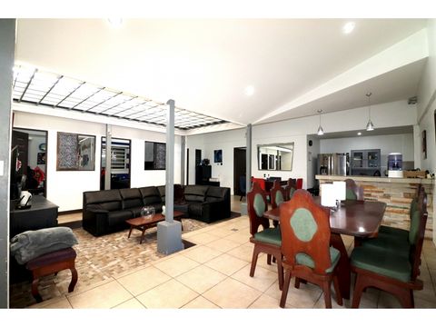 se vende propiedad con 3 unidades piscina y amplio terreno