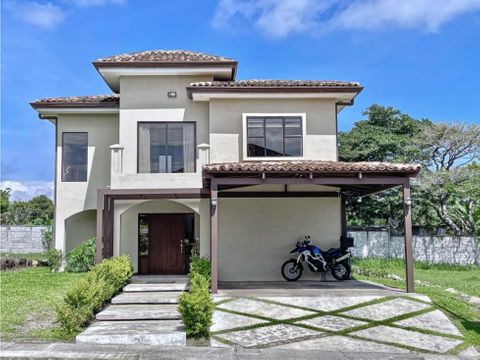 se vende casa en condominio en la guacima