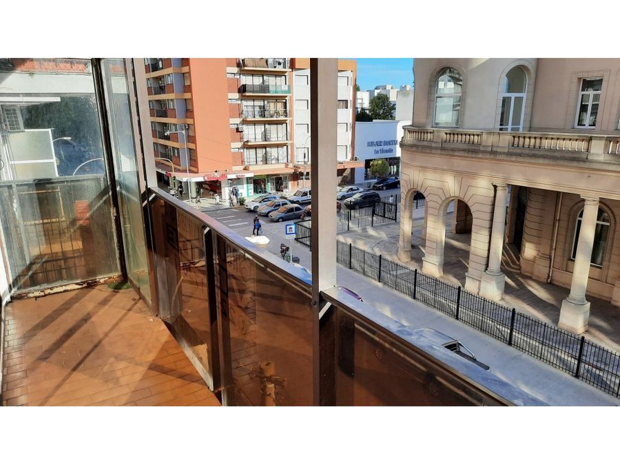 2 ambientes a la calle c balcon frente a paseo aldrey