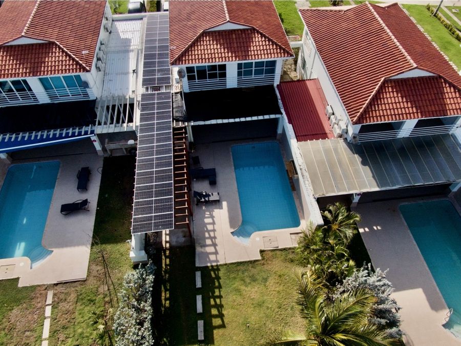 casa frente al mar caribe piscina privada y energia solar