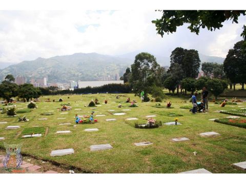 lote doble funerario en el cementerio jardines montesacro