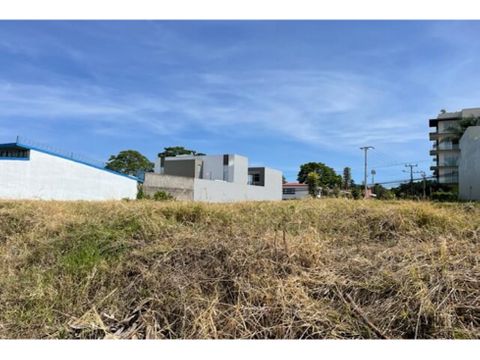 se vende lote de uso comercial en curridabat mll