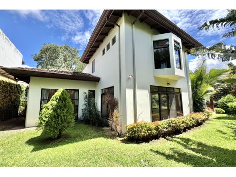 venta de casa en residencial cerrado en guachipelin de escazu