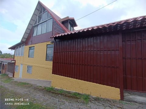 venta de propiedad estilo chalet en patio de agua coronado