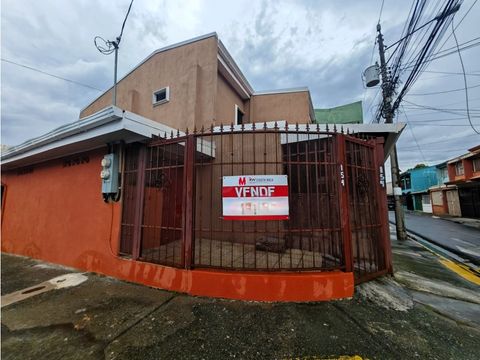 casa esquinera con apartamento en los lagos ii ulloa heredia