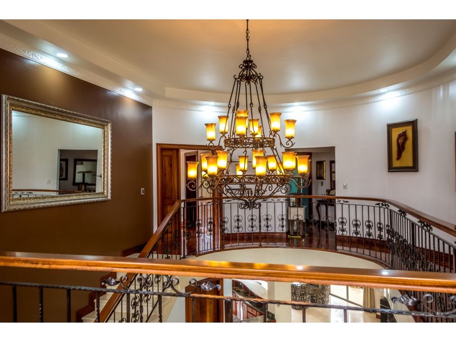 venta de hermosa casa de lujo en el prestigioso condominio villa real