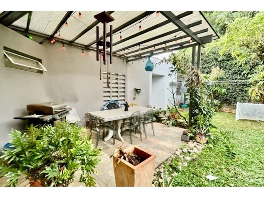 se vende casa moderna con jardin en freses curridabat mll