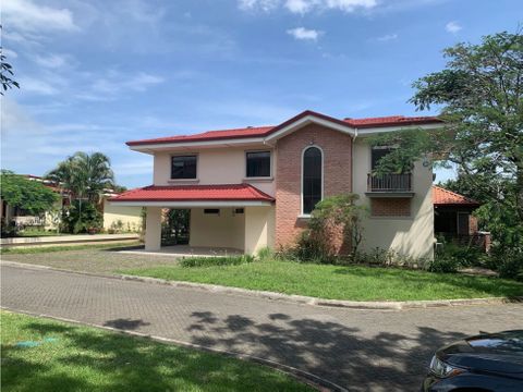 venta de casa en condominio en piedades de santa ana