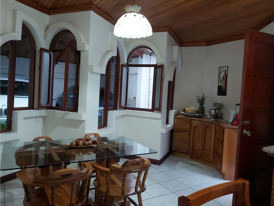 venta de casa en residencial montenegro en alajuela centro