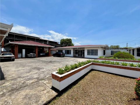 propiedad con 2 casas de un piso con gran terreno en belen