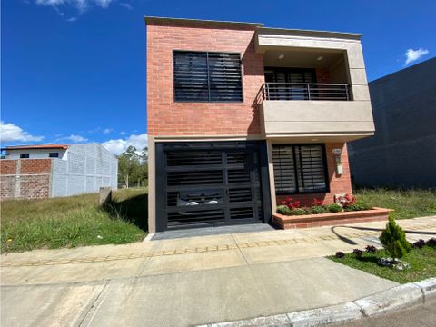 se vende hermosa casa en la ceja 175 mtrs