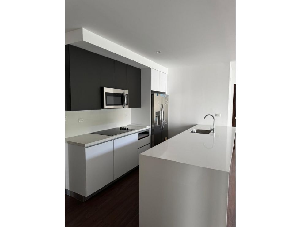 APARTAMENTO EN EDIFICIO IRIDIA ZONA 13