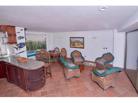 venta de cabana con piscina frente al mar