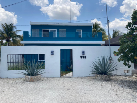 casa azul a 70 metros de la playa de chelem con vista al mar