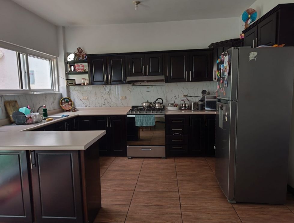 Casa en venta en Residencial Vista Azul, zona 10