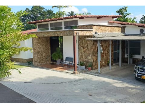 venta casa campestre en conjunto cerrado via la tebaida