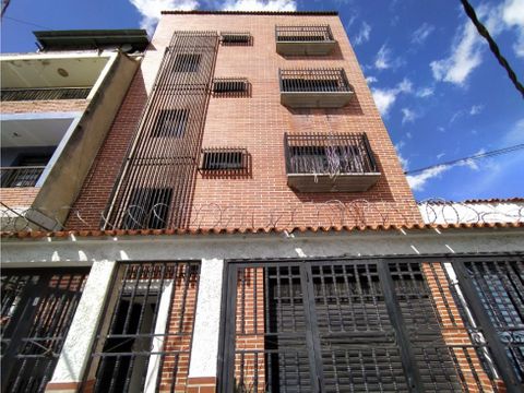 alquilo edificio 1120m2 el cementerio