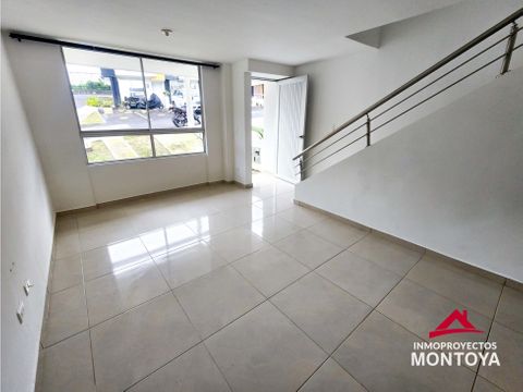 casa esquinera en conjunto la pradera dosquebradas