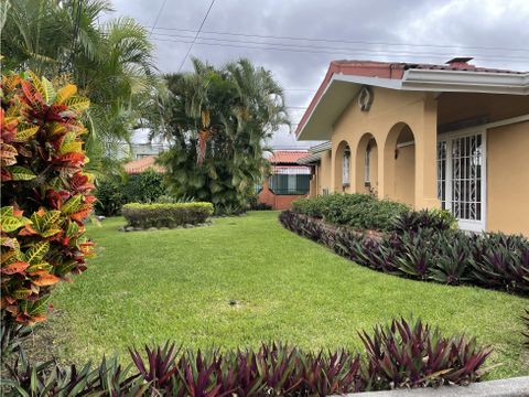 venta de casa independiente en laureles escazu